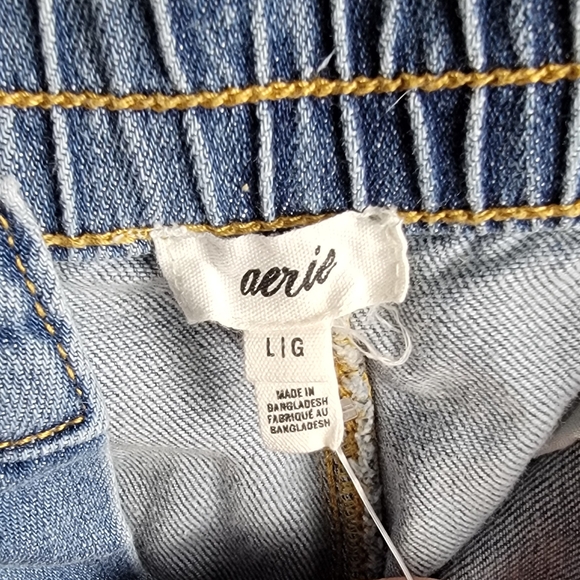 Women's Distressed Denim Shorts - Picture 3 of 3